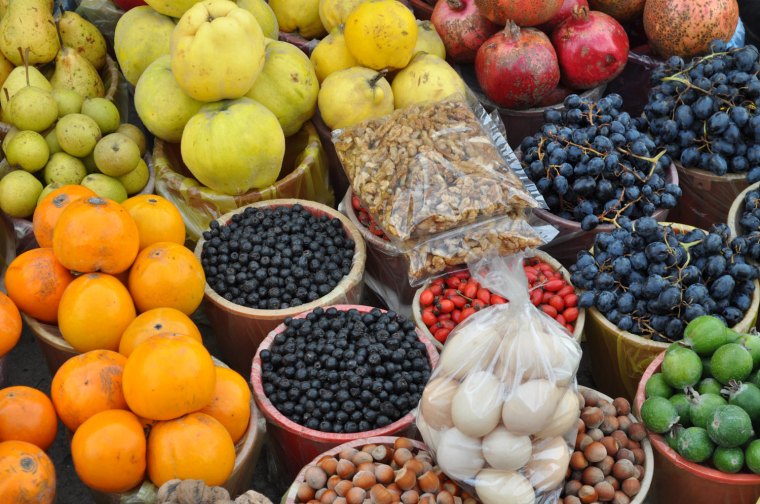 albanian-vegetable-fruit-market.jpg